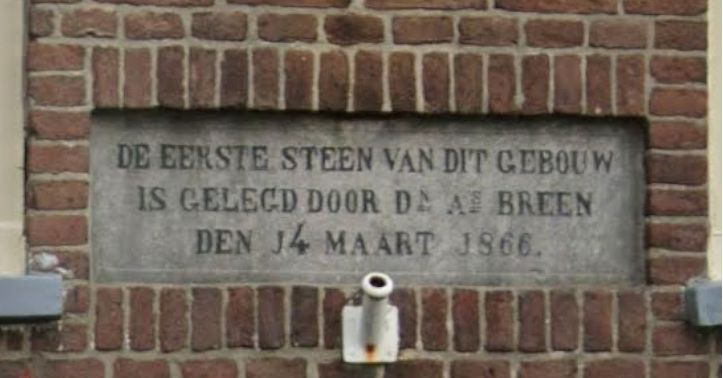 2, Molen 12782 Stamphuis (Goedereede), Het pad is volgens de gevelsteen gebouwd in 1866 en heeft dus niets meer te maken met de voormalige meekraprosmolen | Database Nederlandse molens