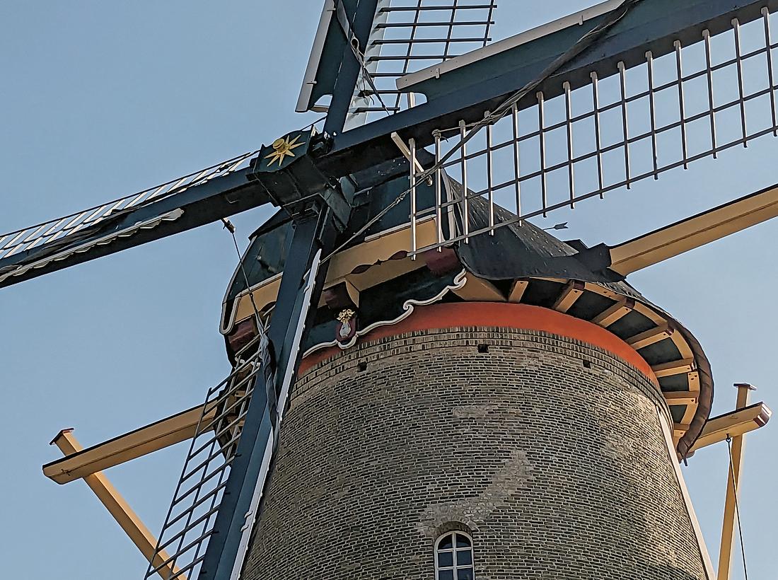 6, Molen 01665 Oranjemolen (Vlissingen), Oscar Mol (21-03-2025)De baard en de oranje kuip. | Database Nederlandse molens