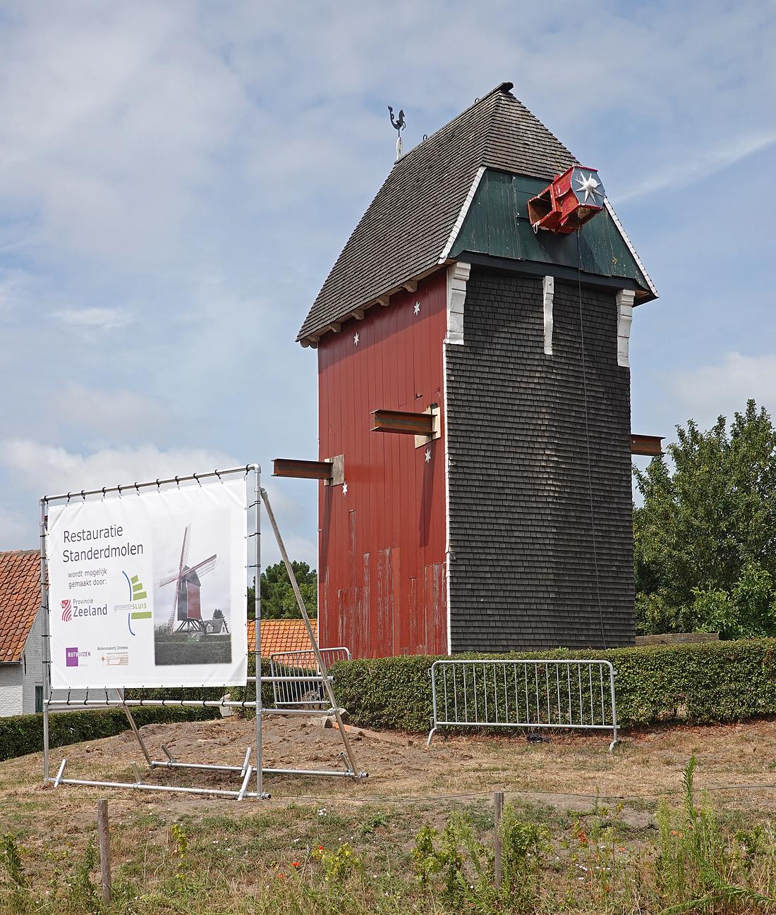 Molen 01673 (Naamloos) (Retranchement), Jan de Witte (22-07-2026)Op 21 juli is de molenkast van de standerd gelicht. | Database Nederlandse molens