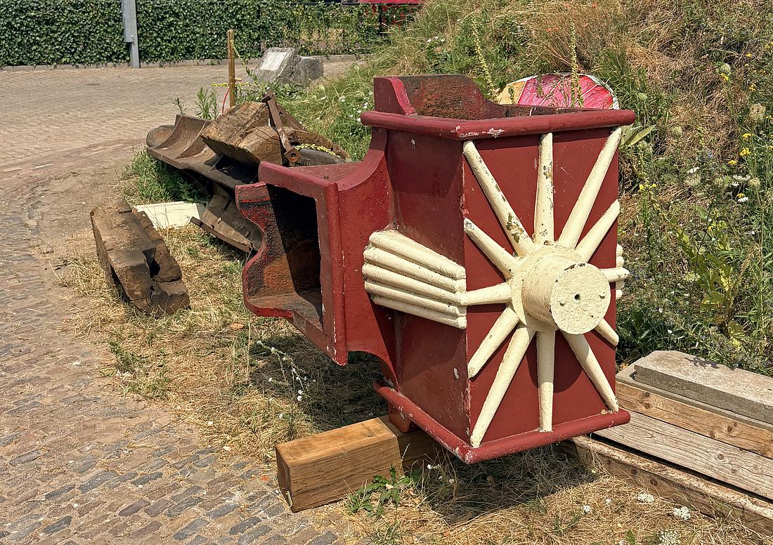 1, As ?, Enthoven & Co, L.I., Björn Jannink (25-07-2026)De zeer fraaie bovenas van 180 jaar oud! Niet bekend of het nog helemaal intact is. | Database Nederlandse molens