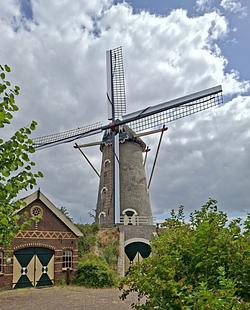 Molen Coppensmolen, Zeeland, Jaap Doets (25-07-2026)De molen weer compleet met roeden, hekwerk en zeilen. | Database Nederlandse molens
