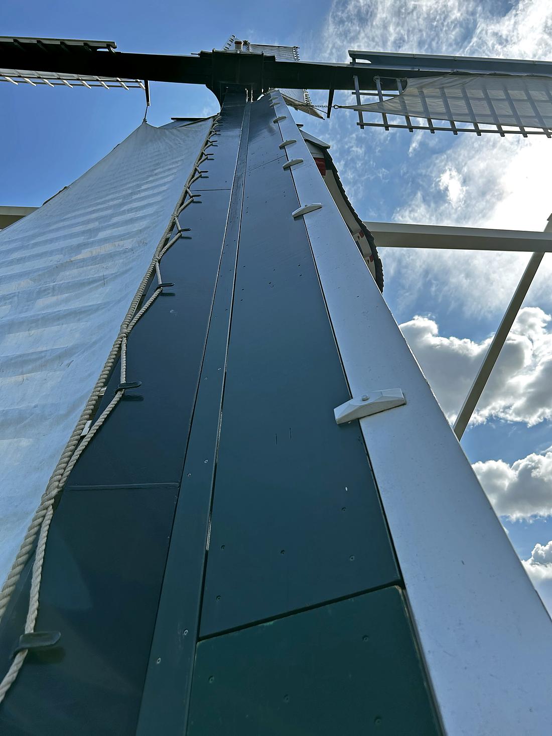7, Molen 10693 De Adriaan (Haarlem), Abel van Loenen (01-08-2026)Het gevlucht met Oud-Hollandse voorborden nader bekeken. | Database Nederlandse molens
