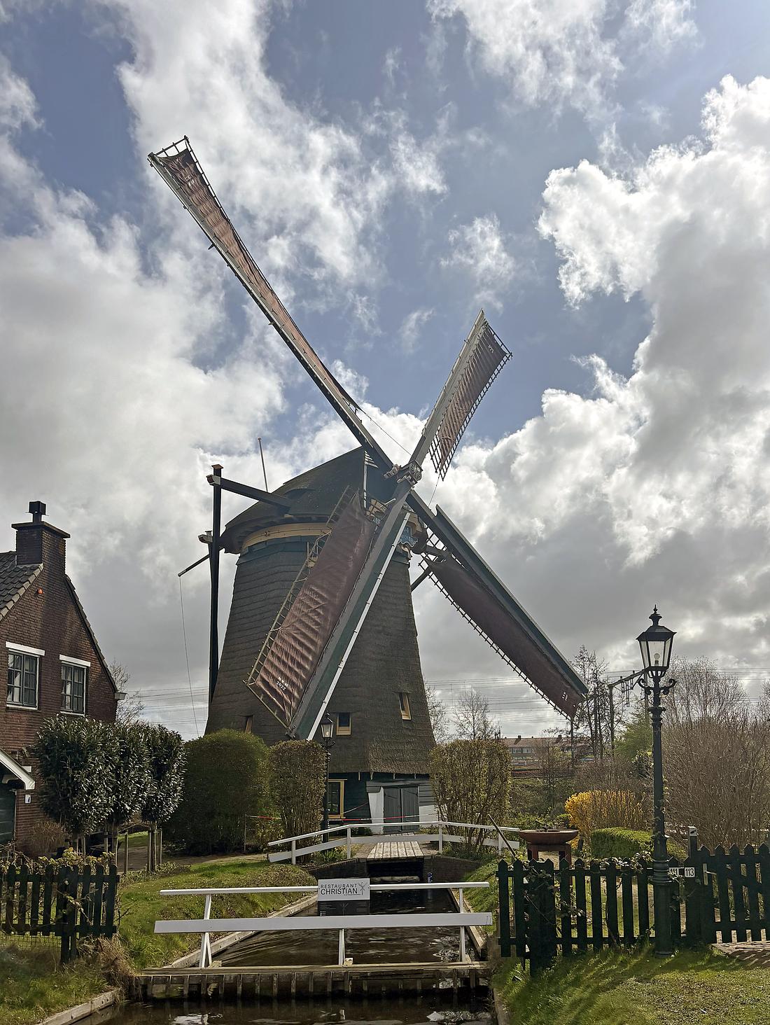 Molen 00975 Nieuwe Veenmolen / Boschmolen (Den Haag / 's-Gravenhage), Dean Tork (28-03-2026)De molen malend uit het noordwesten. | Database Nederlandse molens