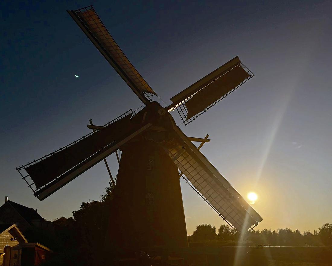 2, Molen 03610 (Naamloos) (Goidschalxoord), William Bouter (12-08-2026)De molen draaiend tijdens de zonsverduistering van 12 augustus 2026. | Database Nederlandse molens