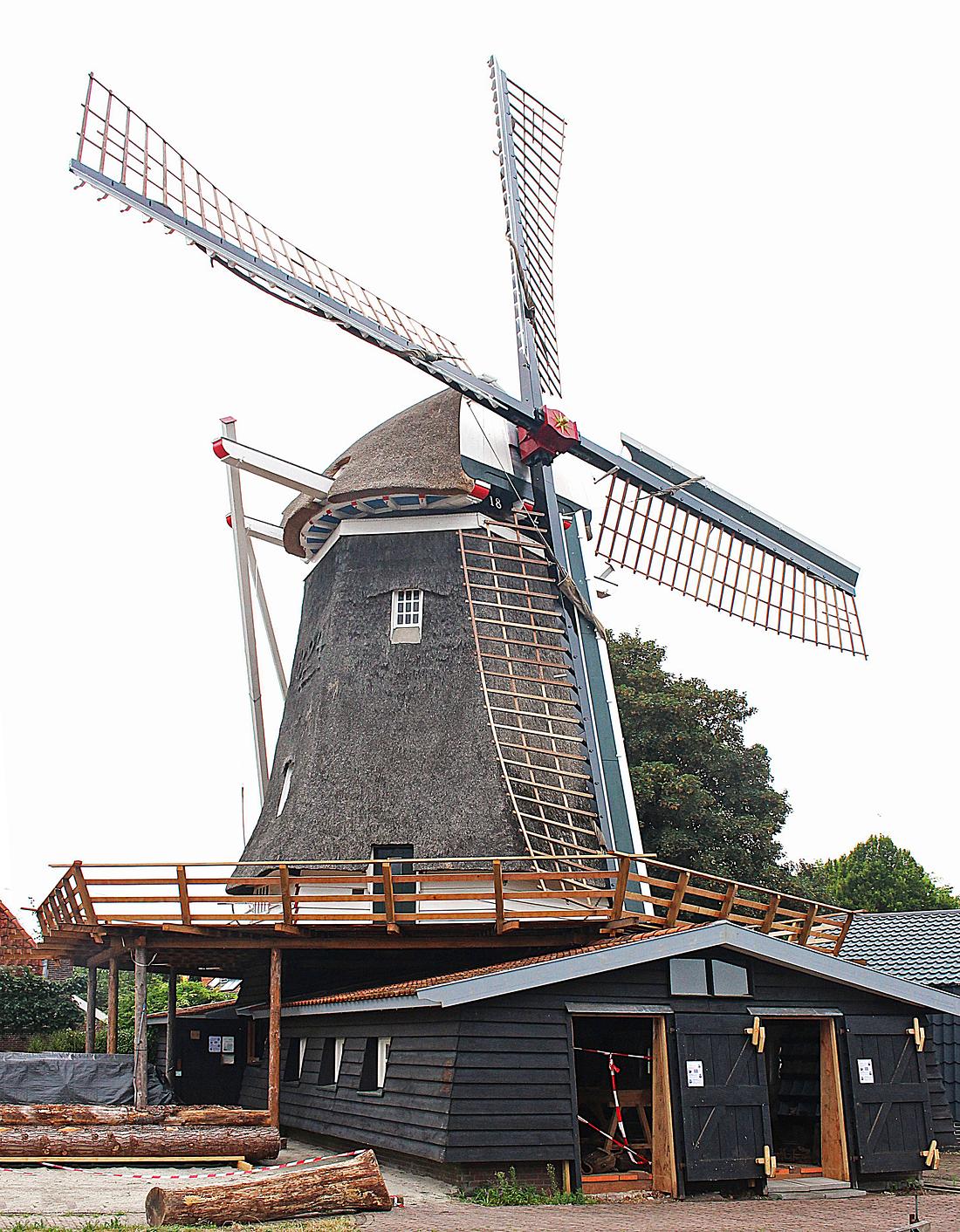 Molen 02635 Makkinga's Mölle (Ommen), Ruud Roose (15-08-2026)De molen in complete toestand na restauratie met nieuw gevlucht, nieuwe stelling en molenschuur. | Database Nederlandse molens