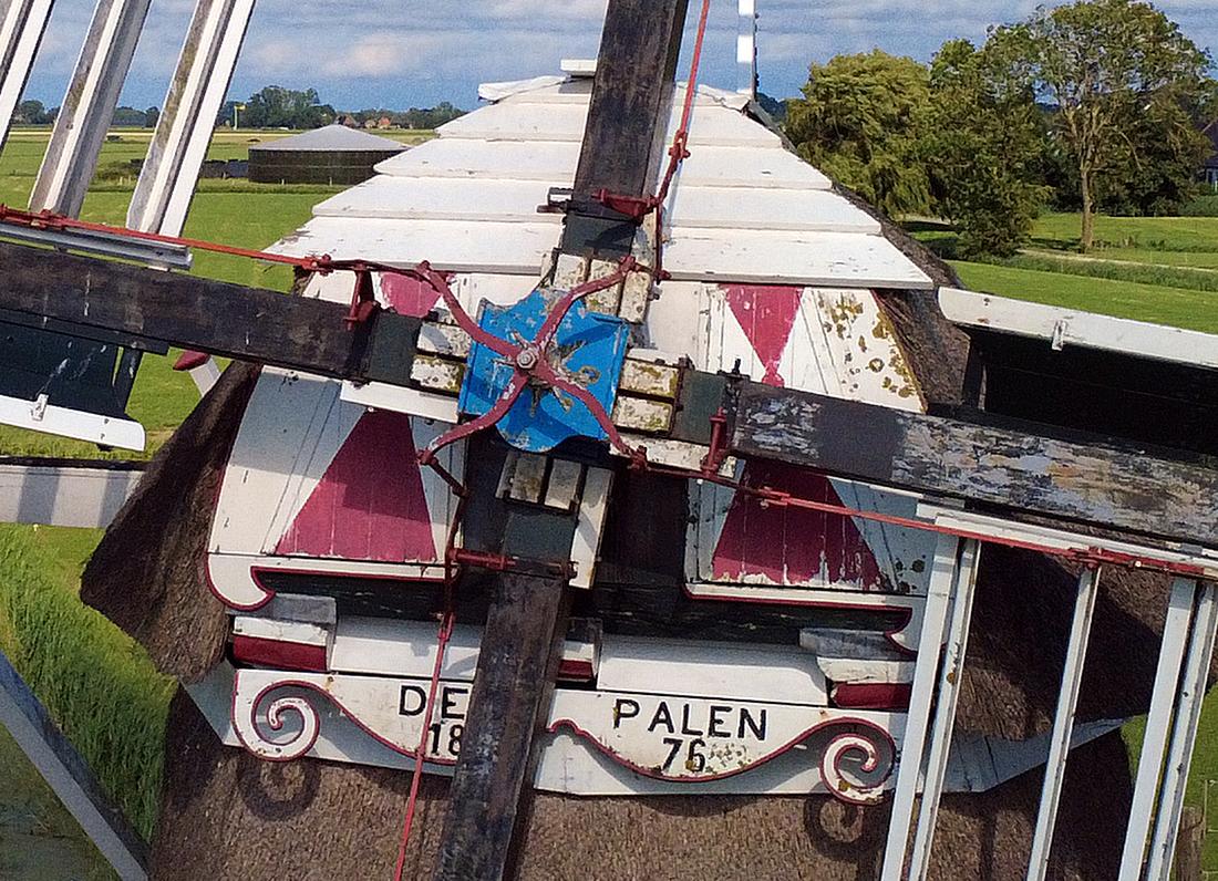 6, Molen 00445 De Palen (Westerwijtwerd), Robert Swijghuizen (09-07-2026)De kap met de baard. | Database Nederlandse molens