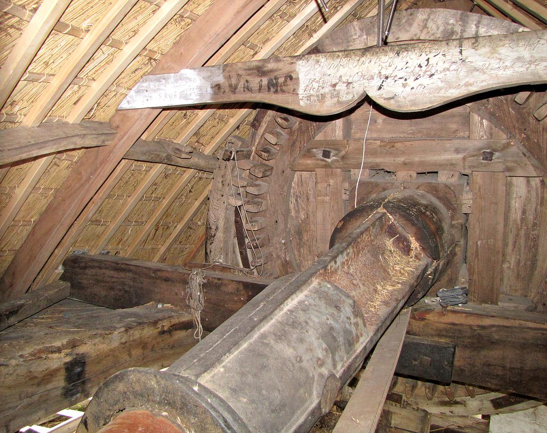 8, Molen 06453 De Oudkerkermolen (Oudkerk / Aldtsjerk ), G.J. van Reeuwijk (12-11-2010)Achterop de hol gegoten as een forse meegegoten verzwaring.&nbsp; | Database Nederlandse molens