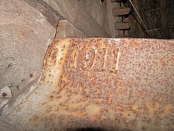 As 210, Koning, G.J. van Reeuwijk (26-03-2012)Het jaartal 1911 is zichtbaar en nog net de 0 van het nummer 210 | Database Nederlandse molens