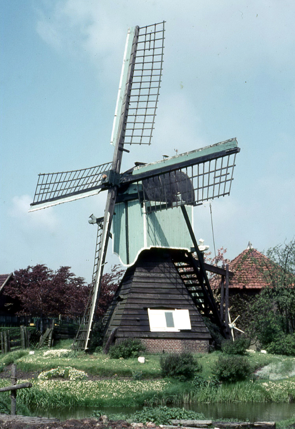 Molen 01789 Veerpolder, De Veermolen / Padoxmolen (Warmond), Foto collectie DHM, mei 1968 | Database Nederlandse molens