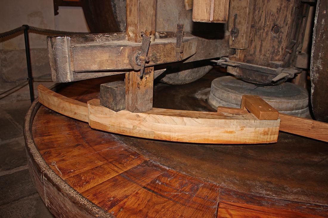 12, Molen 02715 c Noordmolen Twickel (Ambt Delden), Ruud Roose (10-08-2026)Detail van de kollergang, vernieuwd en vergroot. | Database Nederlandse molens