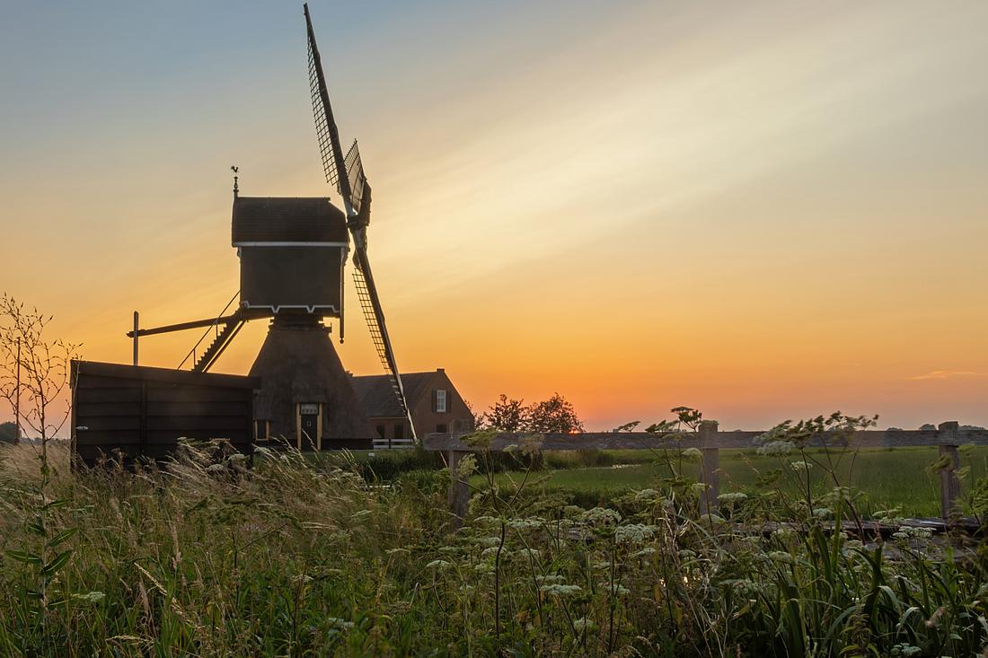 2, Molen 01479 De Middelste Molen (Cabauw), P. Grasmaijer (13-07-2026)De molen, zoals hij door maar weinig mensen wordt gezien: tijdens het gouden uur op een zomerse avond. | Database Nederlandse molens