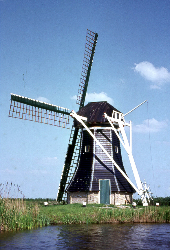 Molen 10236 De Geestmermeermolen / De Mearmin (Dokkum), Foto juli 1970, collectie DHM | Database Nederlandse molens