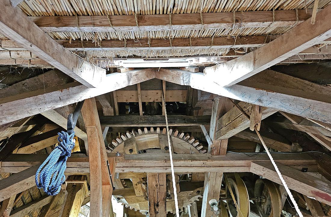 21, Molen 02760 Windlust (Noordwolde), Linda de Vries (17-04-2026)Op 17 april j.l. was het plaatsen van het gerestaureerde spoorwiel gereed. | Database Nederlandse molens