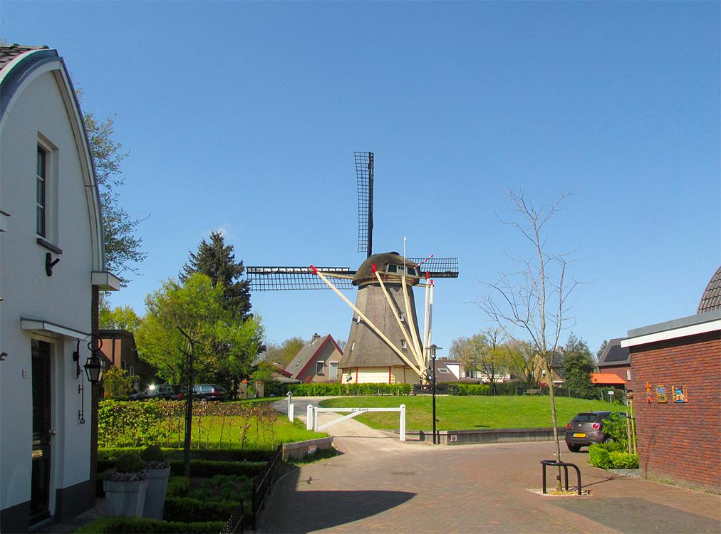 1, Molen 00095 De Hoop (Lunteren), Piet Glasbergen (1-5-2016) | Database Nederlandse molens media-bestand