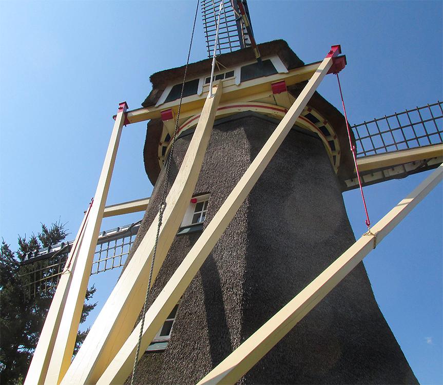 8, Molen 00095 De Hoop (Lunteren), Piet Glasbergen (1-5-2016)Let op de gebogen staartbalk. | Database Nederlandse molens media-bestand