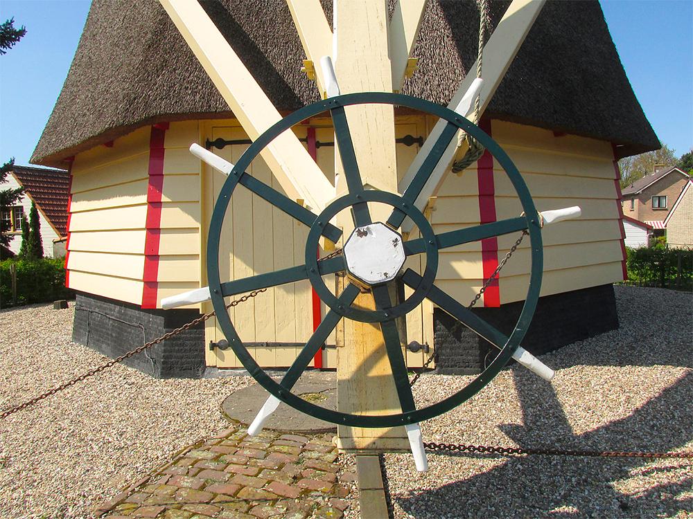 9, Molen 00095 De Hoop (Lunteren), Piet Glasbergen (1-5-2016) | Database Nederlandse molens media-bestand