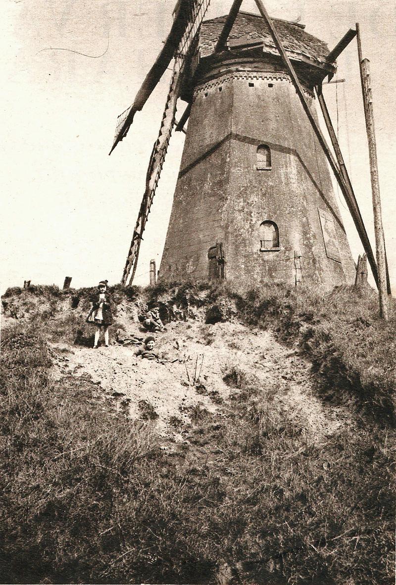 2, Molen 01416 Walmolen / Molen op bastion Generaliteit (Sas van Gent), Krantenart. 8 april 1937, coll. F. Weemaes | Database Nederlandse molens