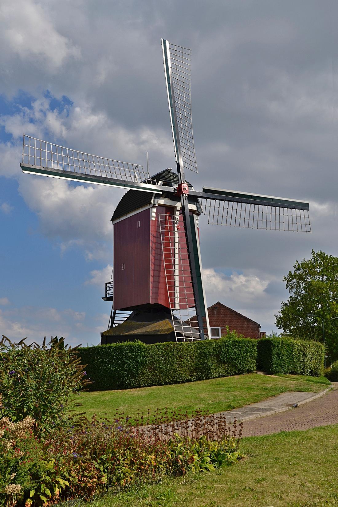 Molen 01873 (Naamloos) (Sint-Annaland), Rob Pols (26-08-2026)De molen met een splinternieuw wiekenkruis. De zeilen zijn nog niet aangebracht. | Database Nederlandse molens