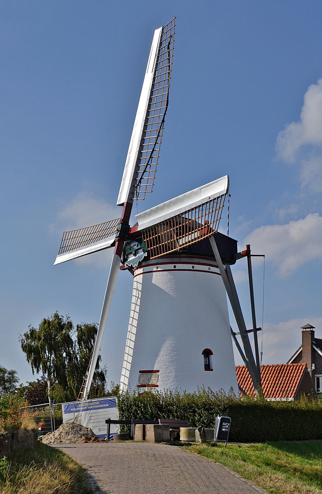 Molen 01875 (Naamloos) (Stavenisse), Rob Pols (26-08-2026)De molen in de afrondende fase van een vrij grote restauratie. | Database Nederlandse molens
