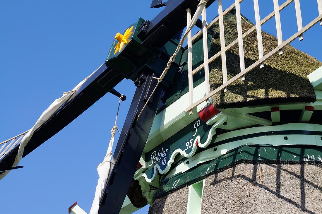 5, Molen 02552 Molen P (Oudesluis), Boukje van Leijen (21-4-2018)Merk op dat een steunder onder de windpeluw hier ontbreekt.  | Database Nederlandse molens media-bestand