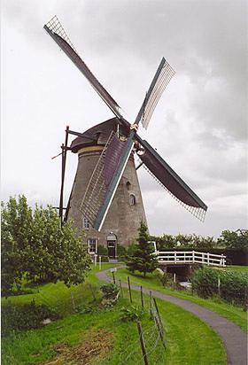4, Molen 01514 bis Nederwaard Molen No.3 (Kinderdijk), Malend met ongelijke zeilvoering!  Jeroen van Dijke (juni 2005). | Database Nederlandse molens media-bestand