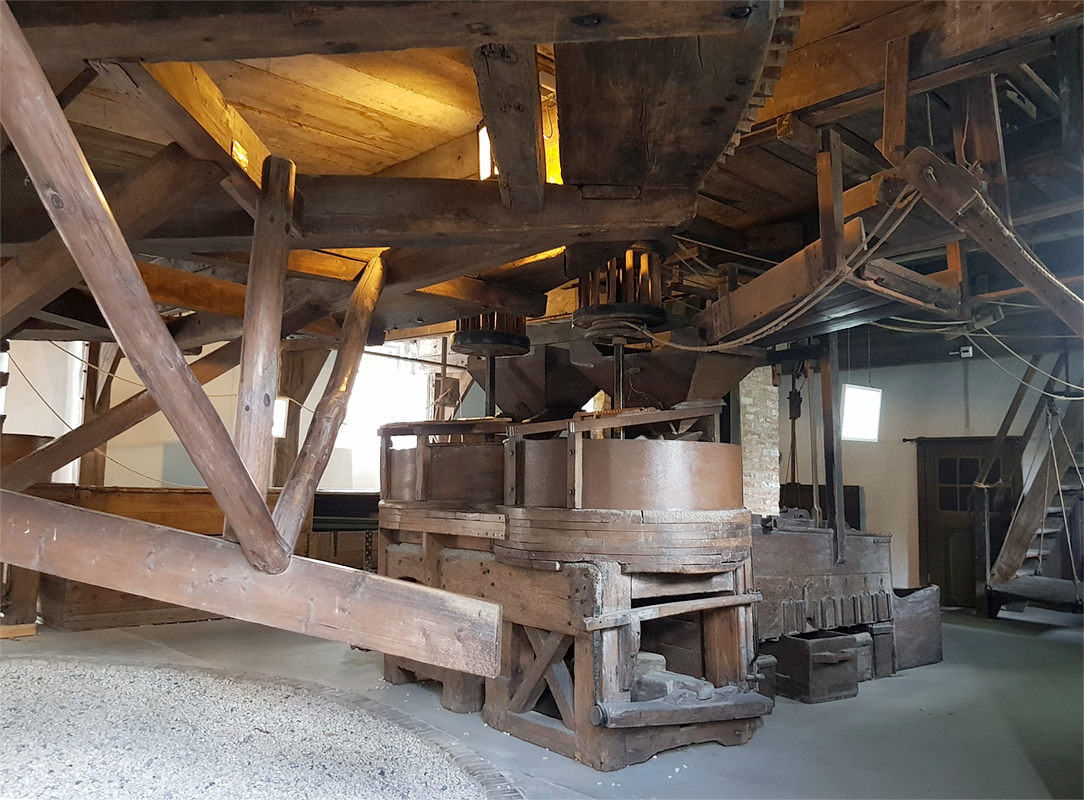 3, Molen 11473 (grutterij) (Arnhem), Pieter Zuijkerbuijk (18-10-2018) | Database Nederlandse molens media-bestand