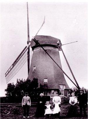 1, Molen 02887 g Bleiswijkse Droogmakerij, No. 5 / C1boezemmolen (2e) (Bleiswijk), Deel onderstaande foto | Database Nederlandse molens media-bestand