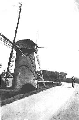 2, Molen 03507 n Molen De Jager / Molen De Wit (Herwijnen), Ansichtkaart (collectie J. Knegt) | Database Nederlandse molens media-bestand