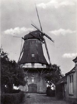 2, Molen 02702 Molen van Spiekman / Molen van Brink (De Krim), Ansicht, Uitg.: Sipkema, coll V.Mepschen | Database Nederlandse molens media-bestand
