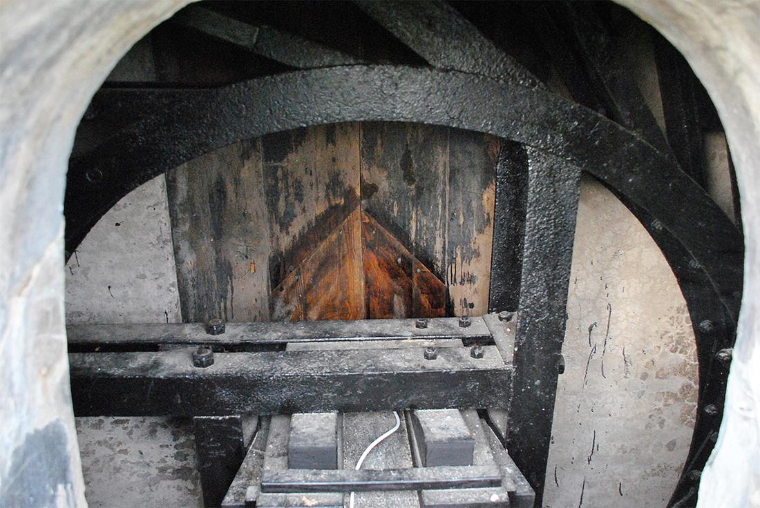 9, Molen 02569 Souburgse Molen (Alblasserdam), Kees Kammeraat (28-11-2020)Het scheprad is opgebouwd uit vier haspel-armen. | Database Nederlandse molens media-bestand