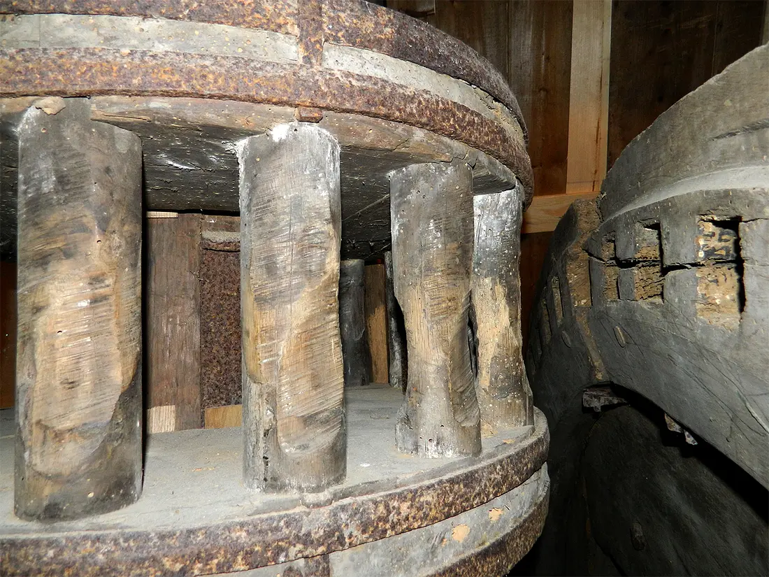 10, Molen 02569 Souburgse Molen (Alblasserdam), Vincent Mepschen (23-10-2021)Het onderwiel heeft geen kammen, de molen kan alleen uit het werk draaien. | Database Nederlandse molens media-bestand