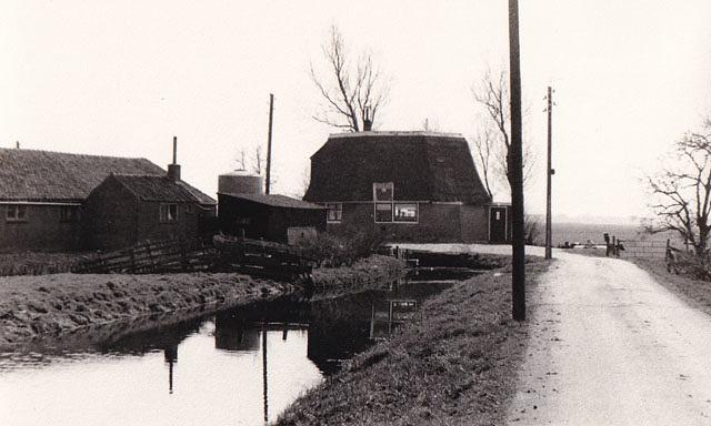 2, Molen 00954 Benthuizer Noord- en Zuidpolder, middelmolen / Nr. 3 (Benthuizen), Foto P. Grund april 1976, coll. DVM | Database Nederlandse molens media-bestand