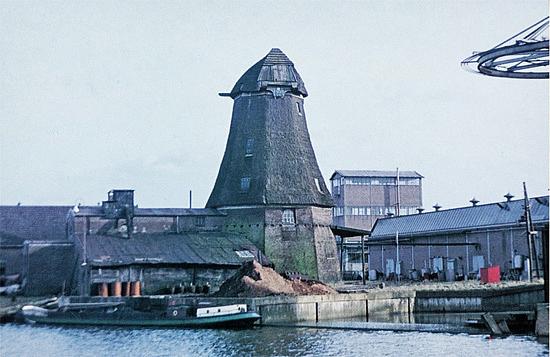3, Molen 00236 De Hoop (Oud-Zuilen), Foto: M. van Hoogstraten, 1962 (coll. Stichting Levende Molens, Roosendaal ©) | Database Nederlandse molens media-bestand