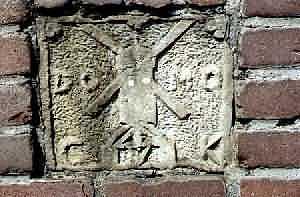 1, Molen 04910 l De Oude Molen / Stichtse Molen (Veenendaal), Gevelsteen Molenmonument (Foto: J.A.C. de Kroon) | Database Nederlandse molens media-bestand