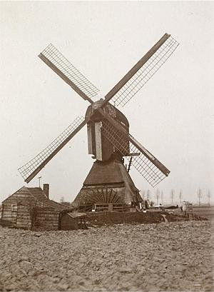 Molen 01265 Polder Kijfhoek, Kijfhoekmolen (Zwijndrecht), Fotograaf onbekend (coll. J. in 't Veld) | Database Nederlandse molens media-bestand