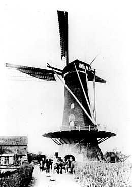 Molen 02529 De Hoop (Giessendam), Ansichtkaart D nr 4, uitg. Hist.Ver. Hardinxveld-Giessendam, coll NSR | Database Nederlandse molens media-bestand
