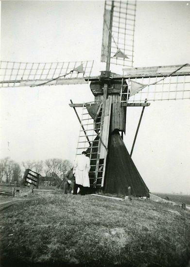 1, Molen 02987 b Polder 22/ Polder Verkouteren (Leeuwarden/ Ljouwert), Foto van ca. 1945 (beeldbank HCL doc.id. FDA001352) | Database Nederlandse molens media-bestand