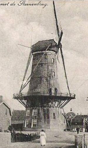 Molen 01210 a Leerdamse korenmolen op de Westwal (Leerdam), deel van ansicht, coll. H. v.d. Poll | Database Nederlandse molens media-bestand