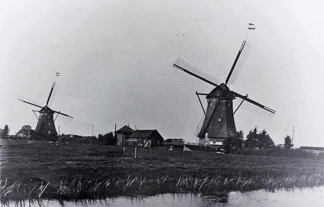 2, Molen 00928 Eendragtspolder, Nr. 2, Zuidelijke bovenste middelmolen (Zevenhuizen), De molens 1 en 2 | Database Nederlandse molens media-bestand