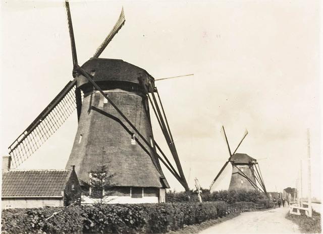 3, Molen 00927 Eendragtspolder,  Nr. 1 , Noordelijke bovenste middelmolen (Zevenhuizen), rechts mln 1 van Vliet(927) en links mln2 van Merbis(928) | Database Nederlandse molens media-bestand