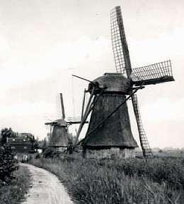 1, Molen 03716 Giethoornsche Polder (Z) (Giethoorn), De achterste der beide molens (coll. Rob Pols) | Database Nederlandse molens media-bestand