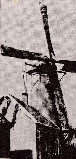 2, Molen 01263 De Hoop (Barendrecht), krantenfoto 1968, aankondiging van de sloop | Database Nederlandse molens media-bestand