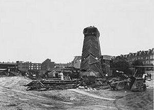 2, Molen 02484 b Het Luipaard (Amsterdam), Foto tijdens de sloop, 4 juni 1931 (coll. G. van den Bosch) | Database Nederlandse molens media-bestand