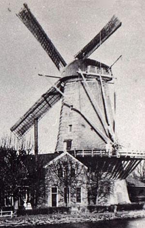 Molen 06800 b Het Fortuin / De Eendragt / Molen a /d Gouwesluis (Alphen aan den Rijn), uitsnede | Database Nederlandse molens media-bestand