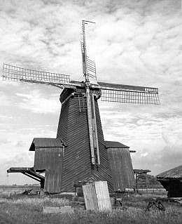 2, Molen 00852 De Gekroonde Poelenburg (2e) (Zaandam-Oost), Foto: verzameling F. Rol (opname uit 1961) | Database Nederlandse molens media-bestand