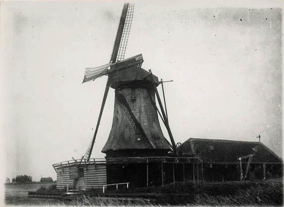 1, Molen 01108 a De Zon (Zaandam-Oost), Ansicht, opn voor 1903, coll. Arie Hoek | Database Nederlandse molens media-bestand