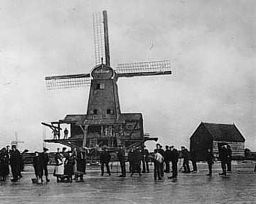 2, Molen 01799 b De Hoop (Uitgeest), Foto: deel ansichtkaart nr. 209 (uitg. K. Tanger) | Database Nederlandse molens media-bestand