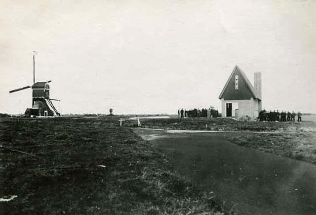 3, Molen 01480 Waterschap Lopik, Lopikerkapel en Zevenhoven / Molen nr I / Voorste Molen (Cabauw), foto: coll. W.A. Korpershoek, vlnr Middelmolen , de Kademolen en het gemaal op de plaats van mln II | Database Nederlandse molens media-bestand
