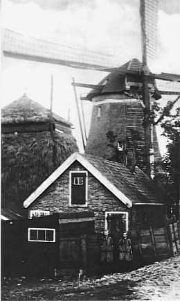 Molen 00926 Eendragtspolder, Nr. 8Bovenmolen (Zevenhuizen), Ansichtkaart Serie 77, nr. 4 | Database Nederlandse molens media-bestand
