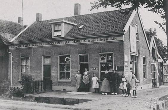 1, Molen 07022 (stellingmolen) (Dubbeldam), Afbeelding 1910-1920, coll. RAD nr 100-102990 | Database Nederlandse molens media-bestand